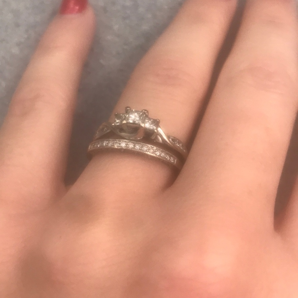DIAMOND RING